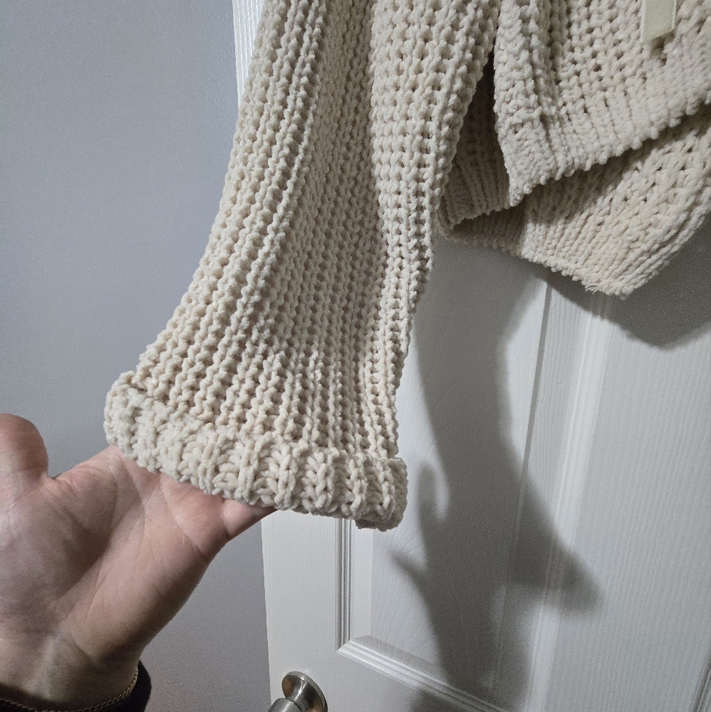 Cropped Hooded Knit Sweater - Picture 2 of 5